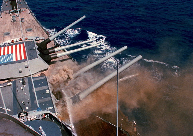 1280px-USS_Iowa_BB61_Iowa_Explosion_1989