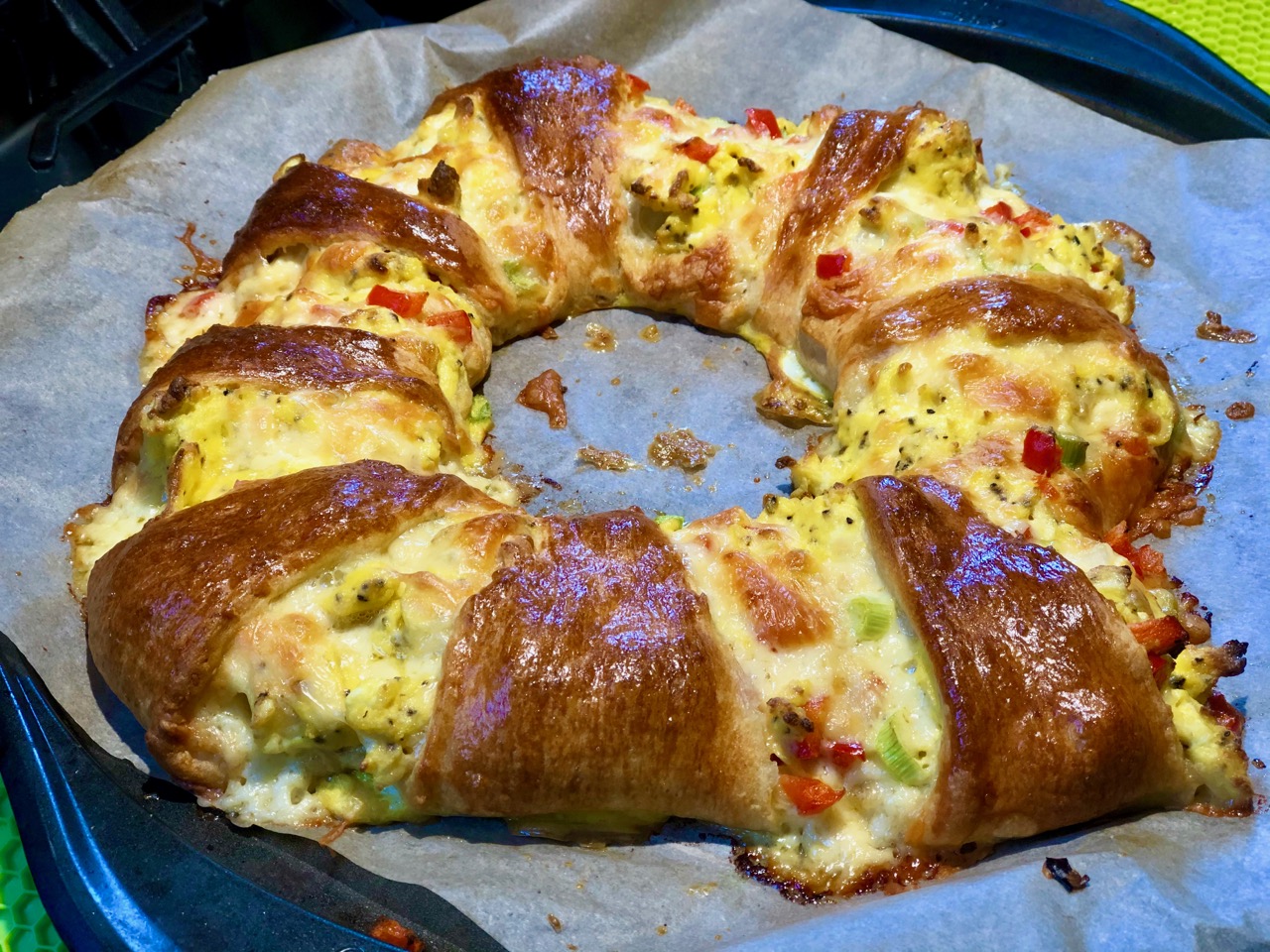 Scrambled Eggs Bacon and Cheddar Breakfast Crescent Roll Ring0A 1 3